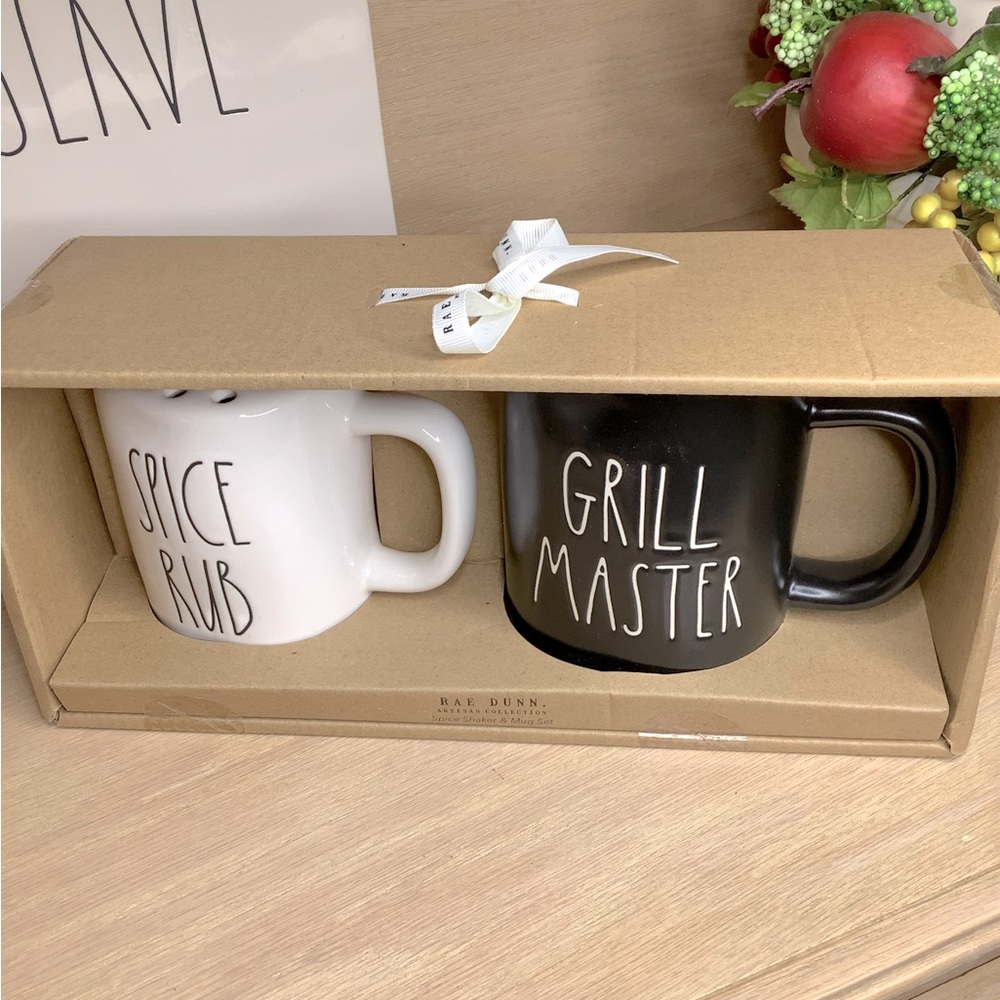 🆕 Rae Dunn SPICE RUB shaker and GRILL MASTER Mug